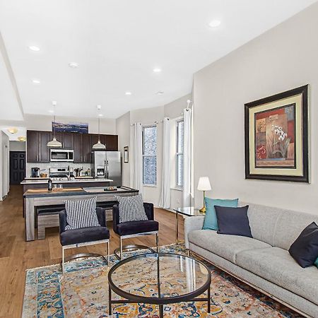 Modern 4Br Just A Block From Cta Pink Line With Pool Table Free Parking Appartamento Chicago Esterno foto