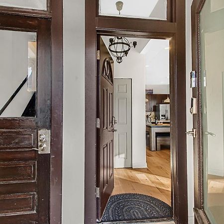 Modern 4Br Just A Block From Cta Pink Line With Pool Table Free Parking Appartamento Chicago Esterno foto