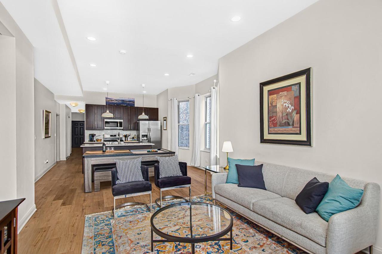 Modern 4Br Just A Block From Cta Pink Line With Pool Table Free Parking Appartamento Chicago Esterno foto