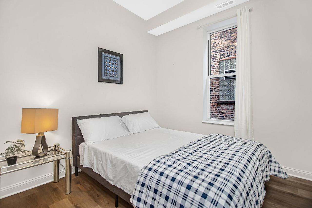 Modern 4Br Just A Block From Cta Pink Line With Pool Table Free Parking Appartamento Chicago Esterno foto
